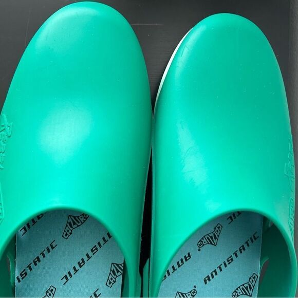 Calzuro Rebel Medical shoes autoclavable closed heel shoe in Green/Pastel Green - Picture 4 of 12